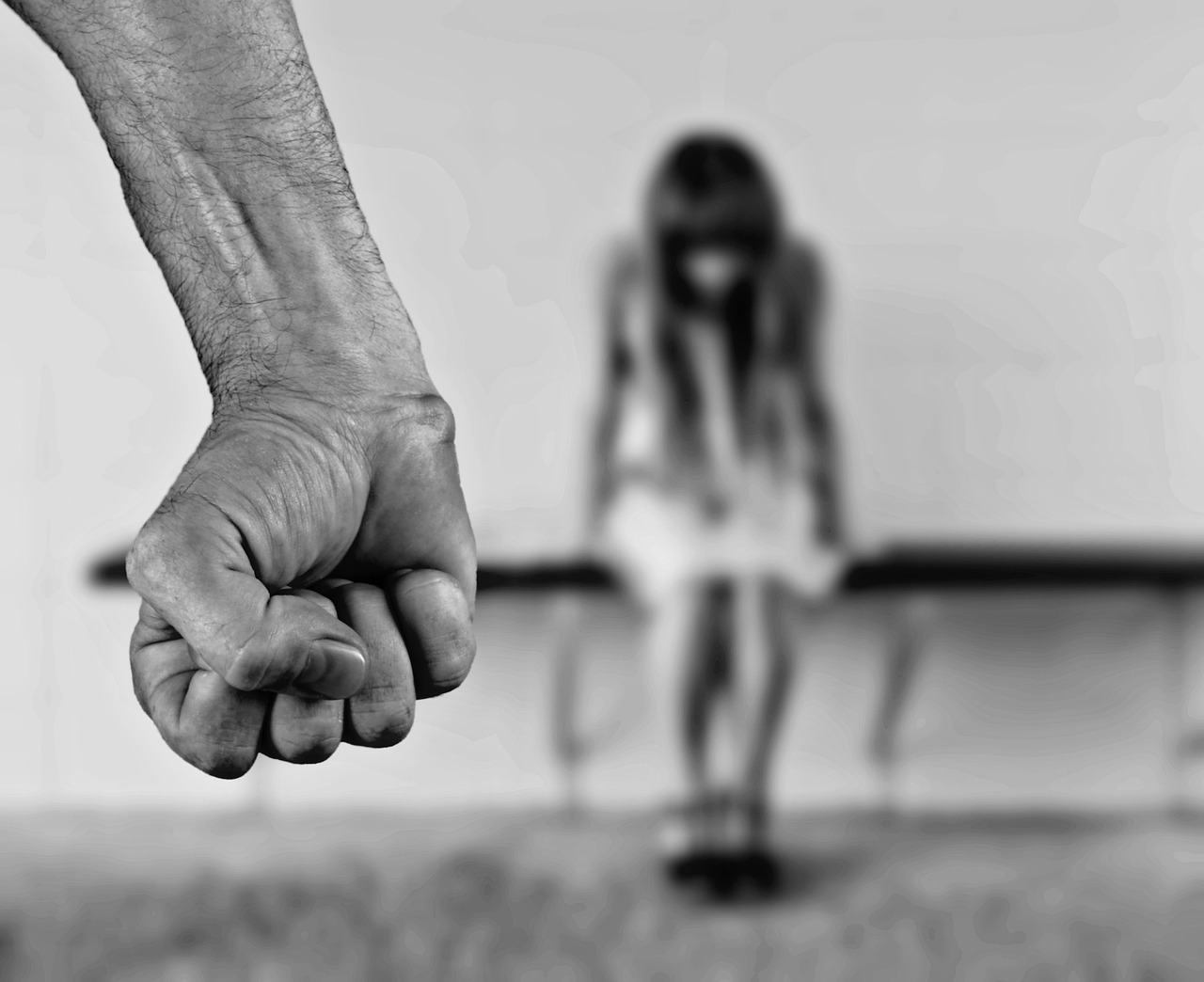 Våld i nära relationer – ett brott mot mänskliga rättigheter som kräver handling