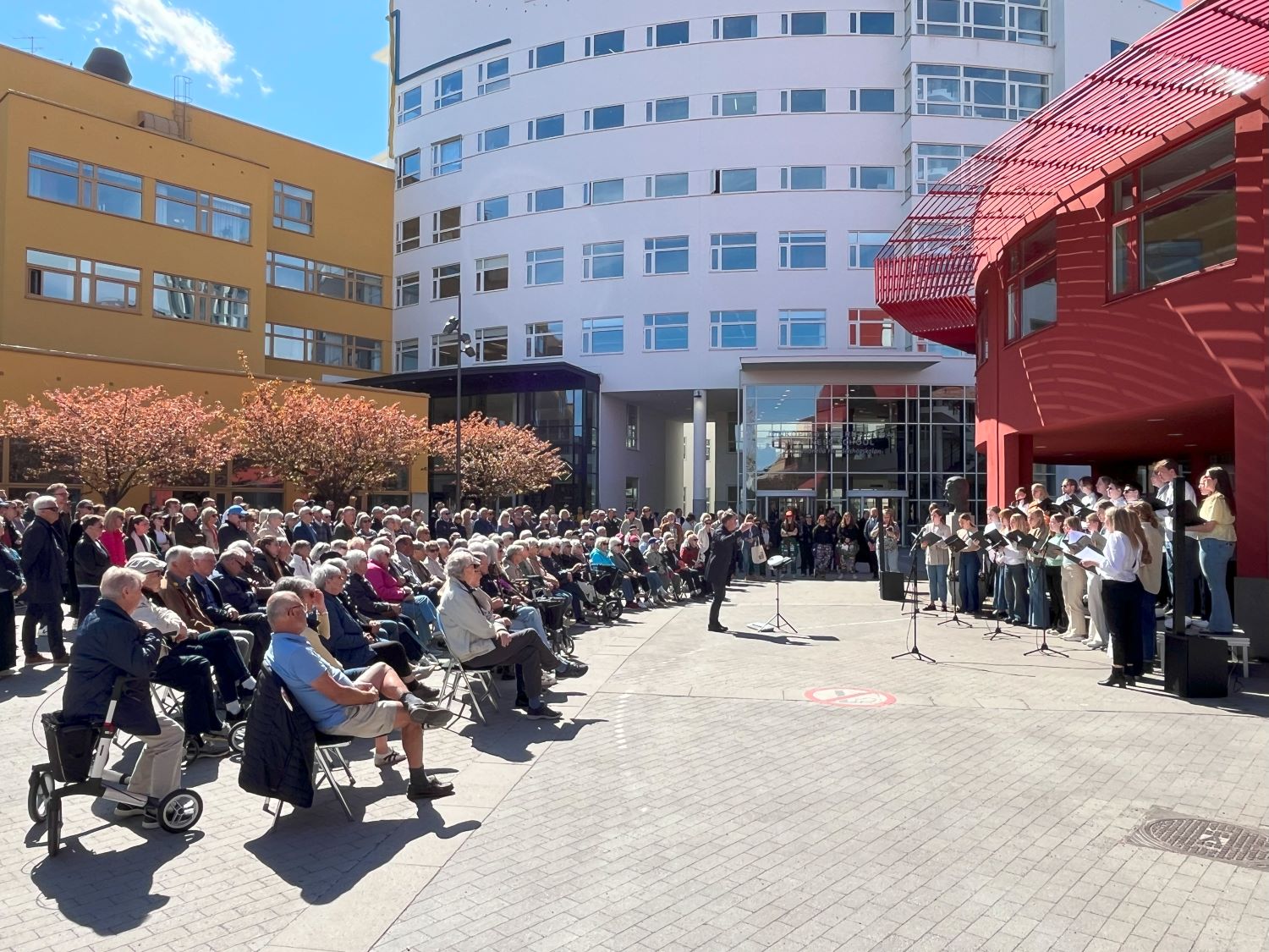 Vårfirande på campus.