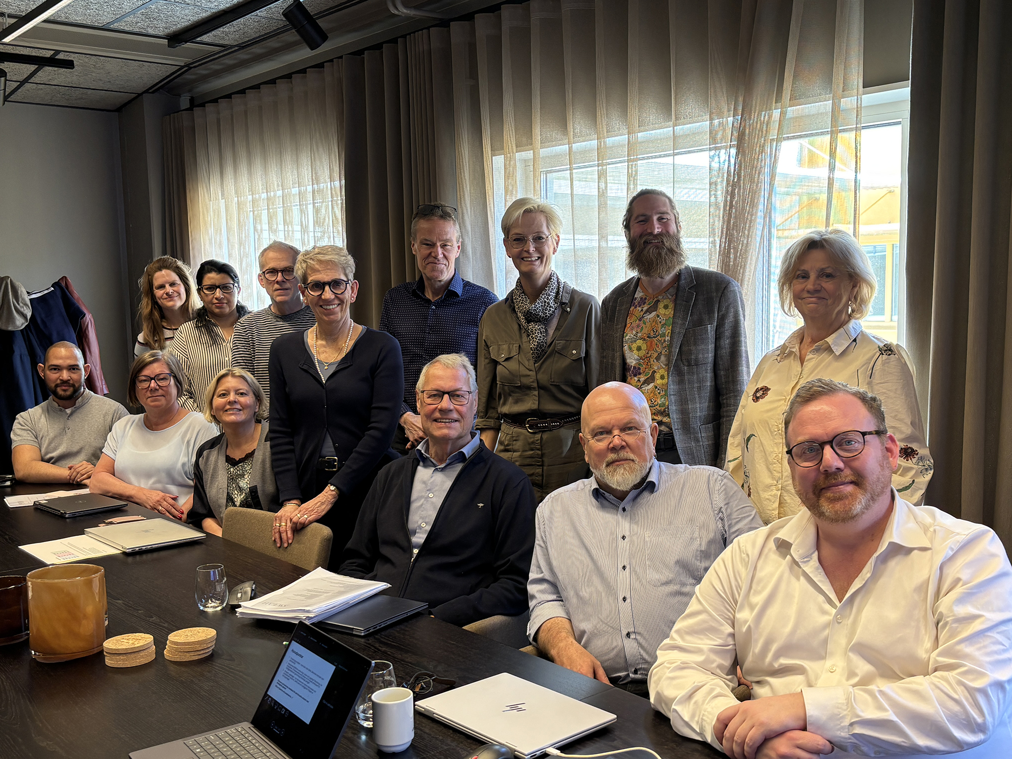 Gruppbild på människor