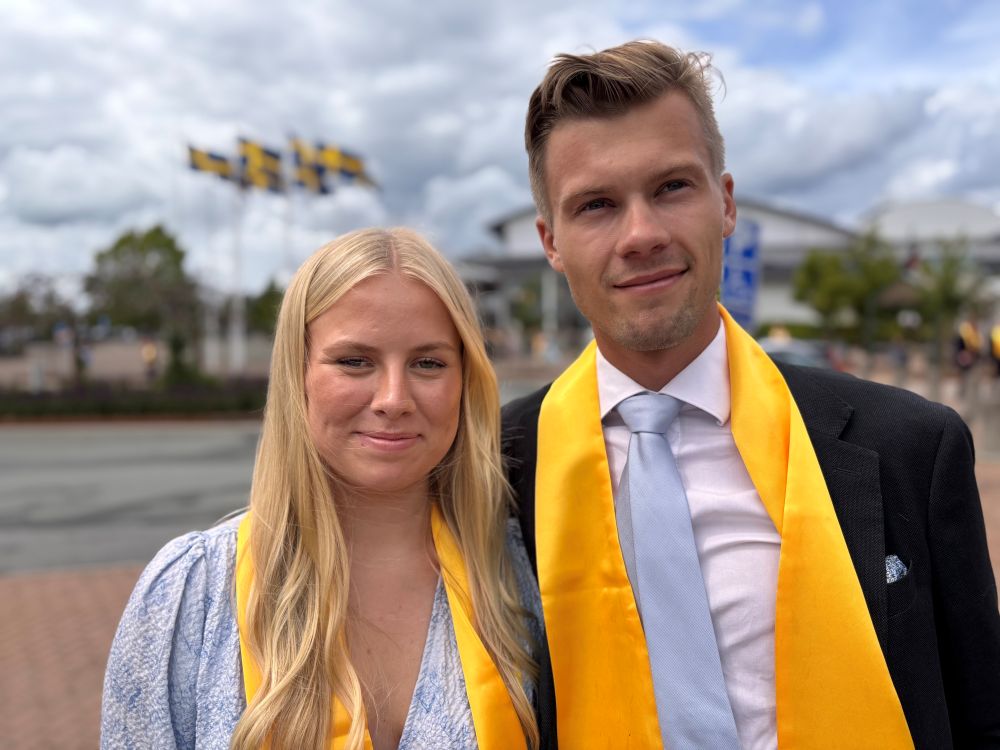 Joakim Johansson med sin klasskompis Meija Nilsson.